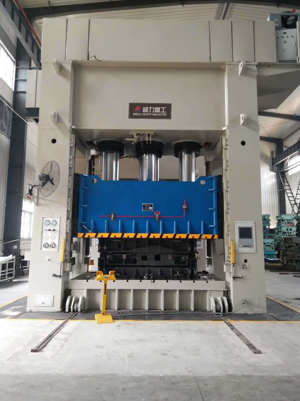 1600噸汽車內(nèi)飾件成型液壓機(jī)